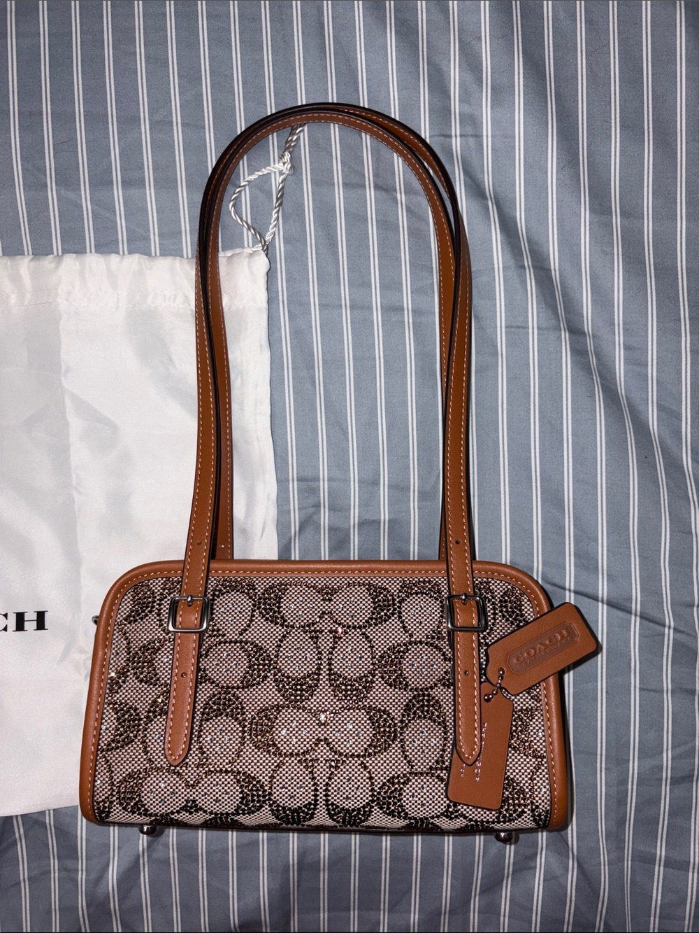 COACH Swing Zip Bag 20 in Crystal Signature Jacquard